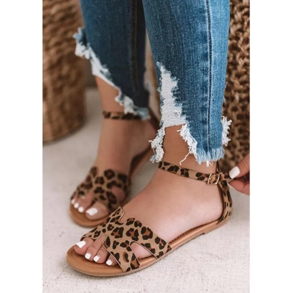Leopard print ankle strap sandals - Picture 2 of 4